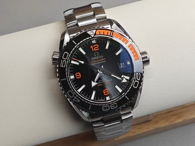Comparison Review of VS Factory Omega Seamaster 1/4 Orange - Genuine vs. Replica