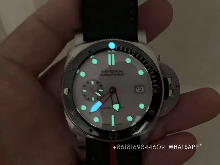VS Factory Panerai Submersible PAM01681 1:1 Replica Watch for Sale 第7张