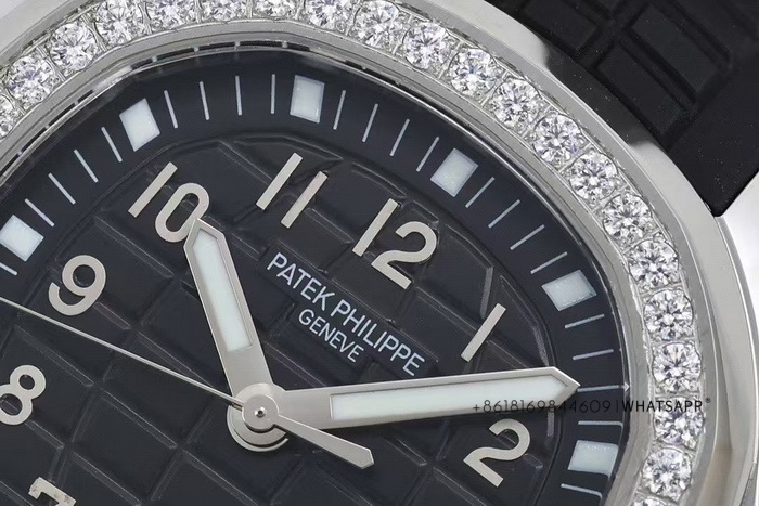 Patek Philippe AQUANAUT 5267/200A-001 1:1 Replica Watch Introduction 第3张