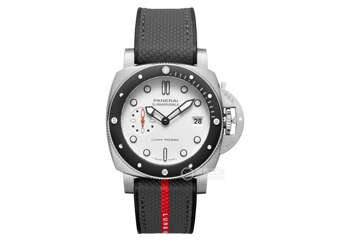 The VS Factory 1:1 replica of the Panerai Submersible Luna Rossa PAM01579 has been released