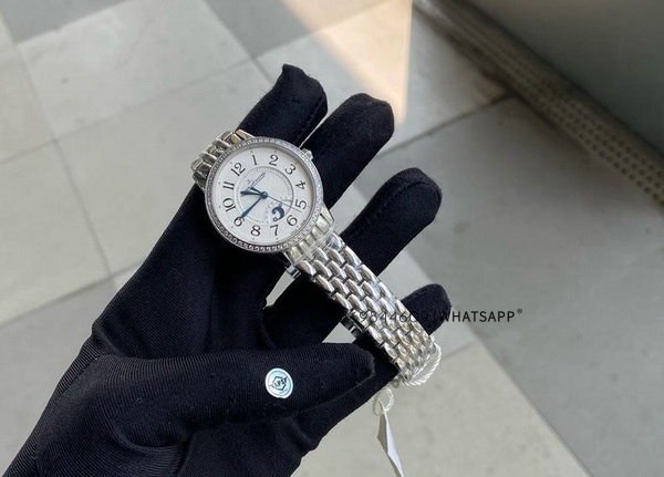 Transaction records of Jaeger-LeCoultre and Hublot watches purchased by a customer from Russia. 第5张