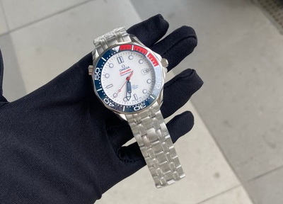 Transaction record of an Omega Seamaster 300 007 Special Edition watch purchased by a customer from the United States