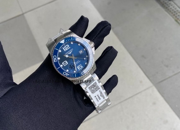 Replica Longines Conquest watch purchased by a returning customer from Russia. 第4张