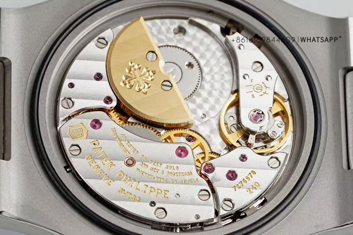 Patek Philippe NAUTILUS 5724G-001 Super Clone Watch 第8张