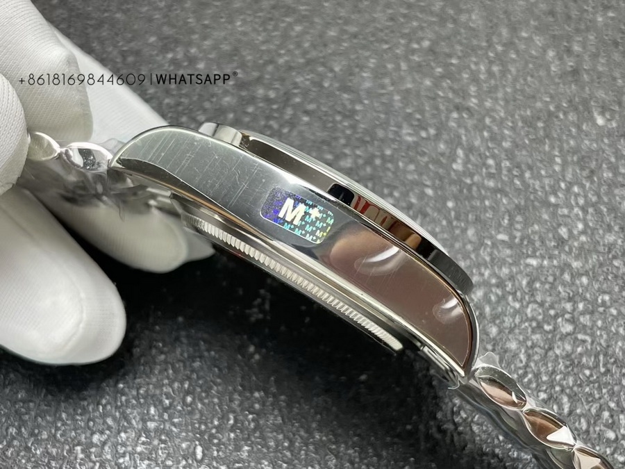Super Clone TUDOR BLACK BAY CHRONO M79360N-0019 Replica Watch Introduction 第6张