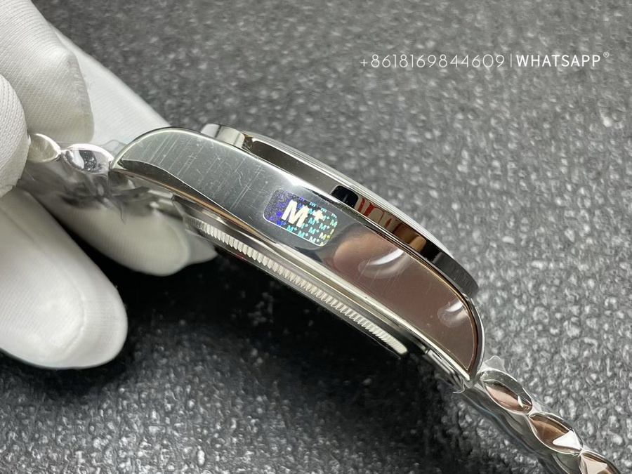 Super Clone TUDOR BLACK BAY CHRONO M79360N-0024 Replica Watch Introduction 第7张