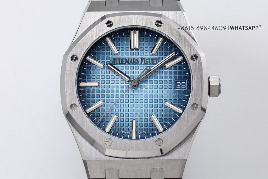 Super Clone Audemars Piguet(AP) Royal Oak 15510BC.OO.1320BC.02 Replica Watch for Sale 第2张