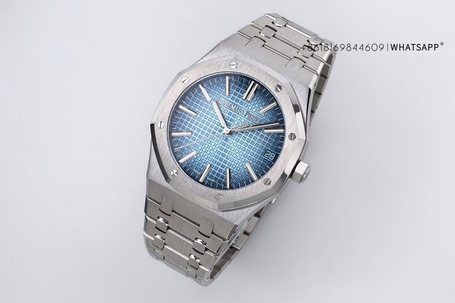 Super Clone Audemars Piguet(AP) Royal Oak 15510BC.OO.1320BC.02 Replica Watch for Sale 第3张