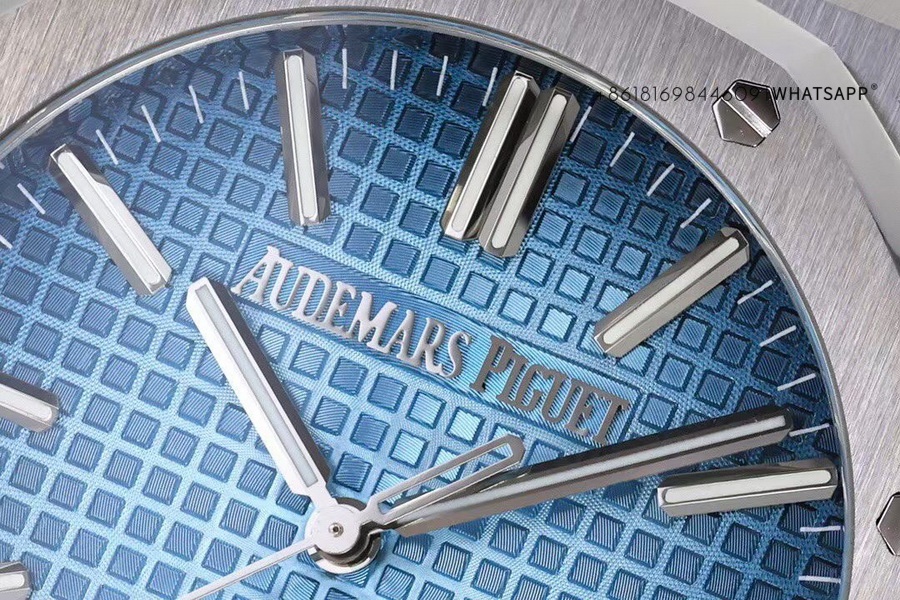 Super Clone Audemars Piguet(AP) Royal Oak 15510BC.OO.1320BC.02 Replica Watch for Sale 第4张