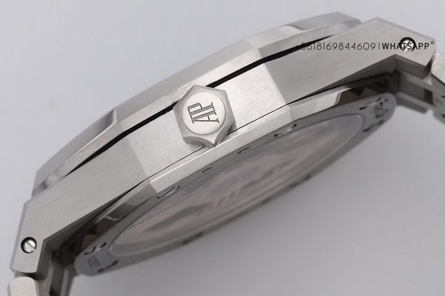 Super Clone Audemars Piguet(AP) Royal Oak 15510BC.OO.1320BC.02 Replica Watch for Sale 第8张