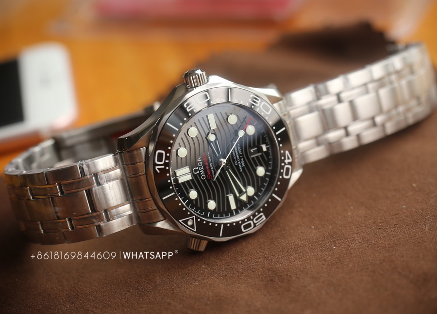 VS Factory Omega Seamaster DIVER 300M 210.30.42.20.01.001 Replica Watch Sales 第2张