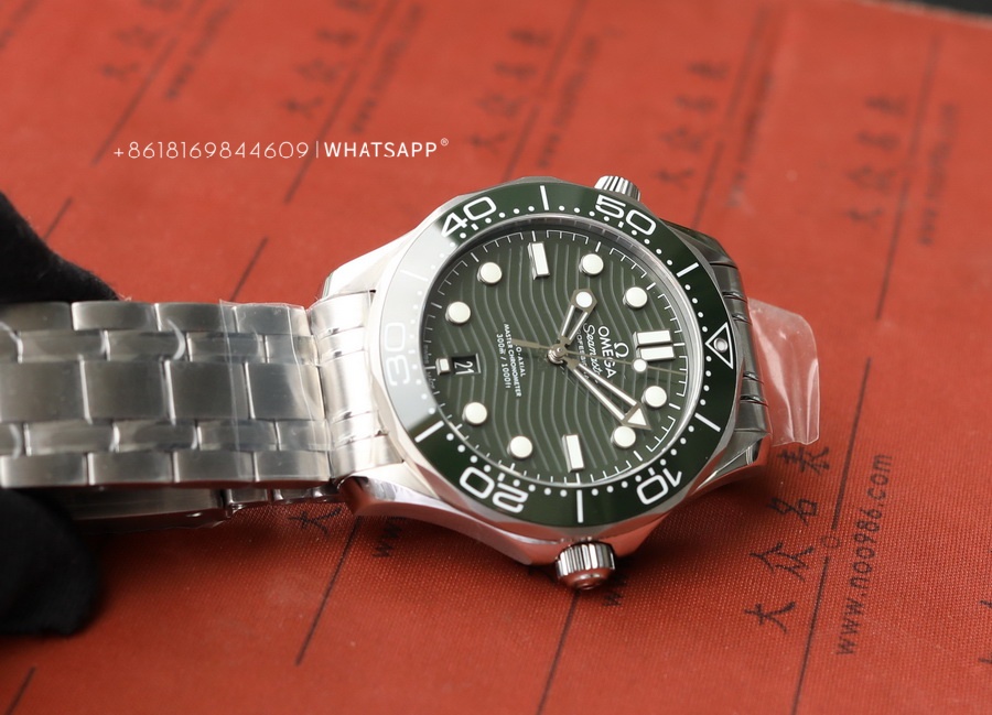 Introduction to VS Factory Omega Seamaster (Green) 210.30.42.20.10.001 Watch 第2张