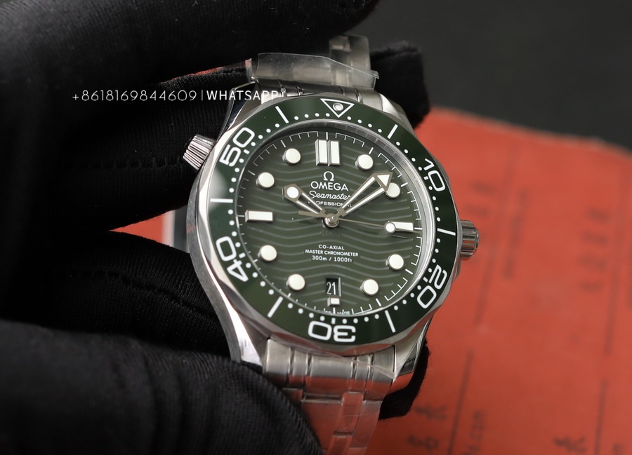Introduction to VS Factory Omega Seamaster (Green) 210.30.42.20.10.001 Watch 第3张