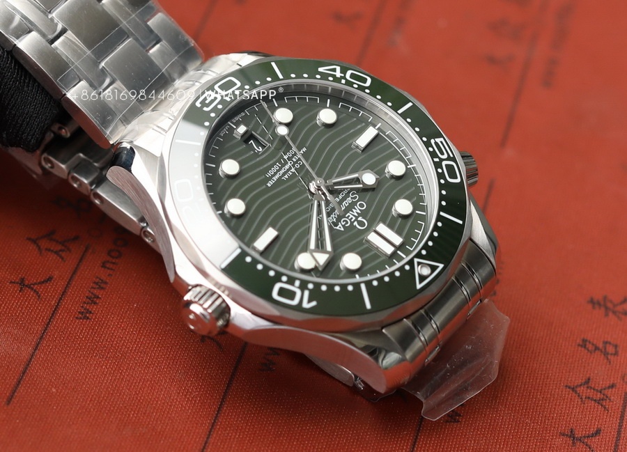 Introduction to VS Factory Omega Seamaster (Green) 210.30.42.20.10.001 Watch 第5张