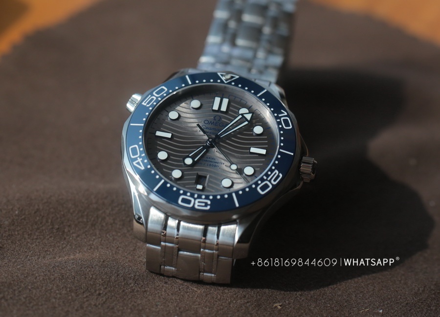 Introduction to the VS Factory Omega Seamaster Diver 300 210.30.42.20.06.001 Replica Watch 第2张