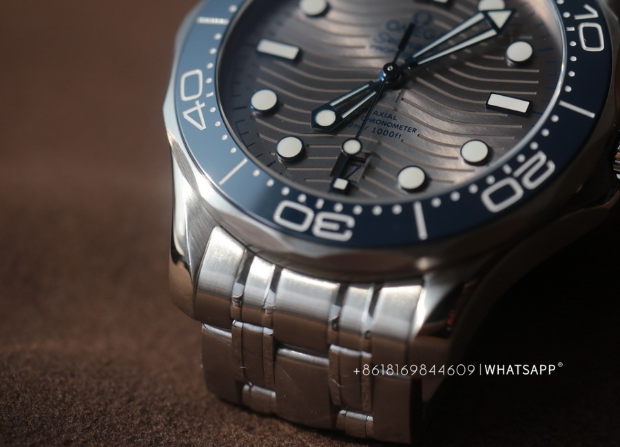 Introduction to the VS Factory Omega Seamaster Diver 300 210.30.42.20.06.001 Replica Watch 第6张