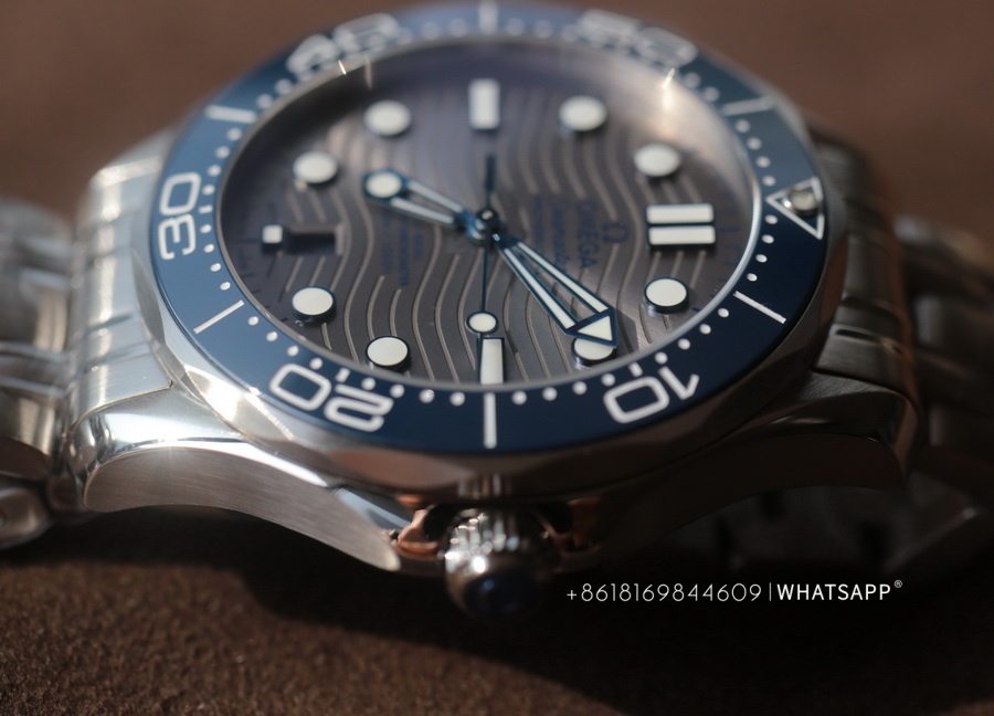 Introduction to the VS Factory Omega Seamaster Diver 300 210.30.42.20.06.001 Replica Watch 第5张