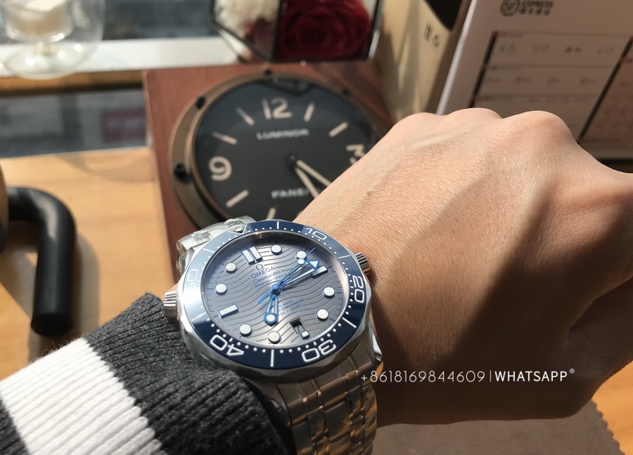 Introduction to the VS Factory Omega Seamaster Diver 300 210.30.42.20.06.001 Replica Watch 第12张