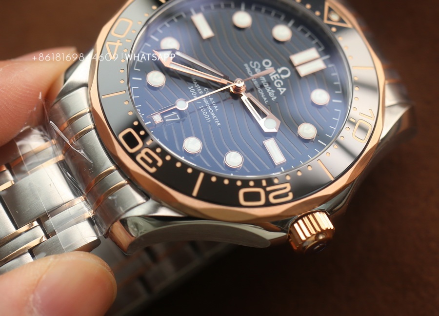 Introduction to the replica Omega Seamaster Diver 300 210.20.42.20.01.001 (two-tone) watch 第6张