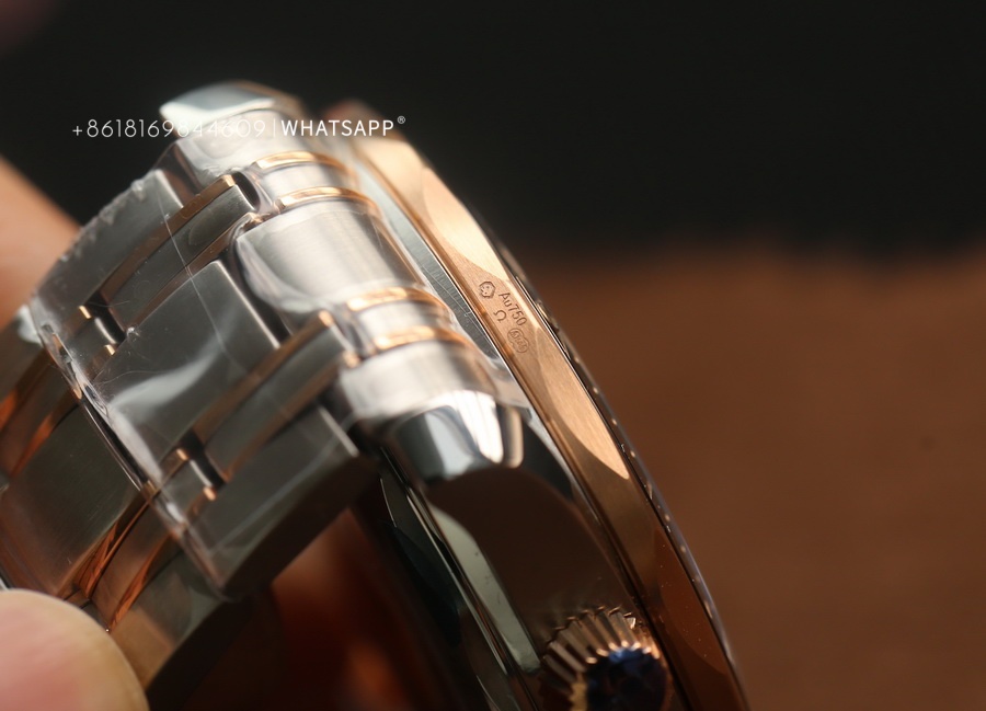 Introduction to the replica Omega Seamaster Diver 300 210.20.42.20.01.001 (two-tone) watch 第9张