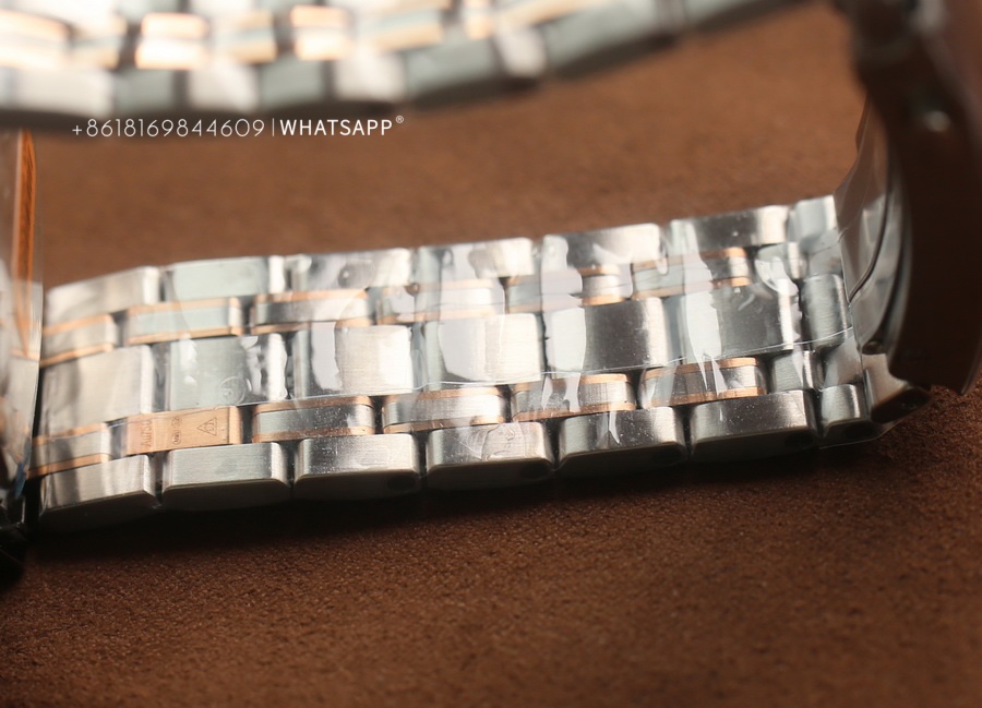 Introduction to the replica Omega Seamaster Diver 300 210.20.42.20.01.001 (two-tone) watch 第12张