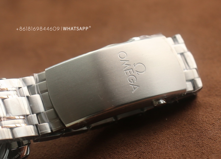 Introduction to the replica Omega Seamaster Diver 300 210.20.42.20.01.001 (two-tone) watch 第13张