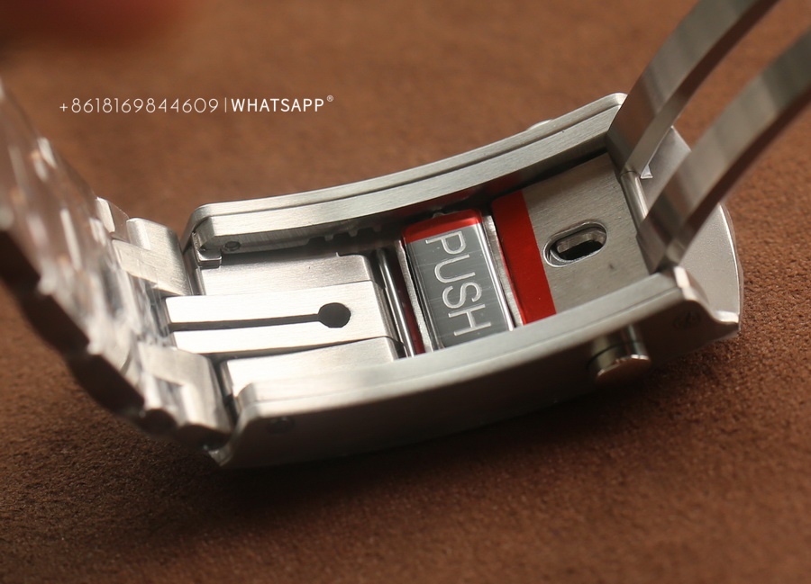 Introduction to the replica Omega Seamaster Diver 300 210.20.42.20.01.001 (two-tone) watch 第11张
