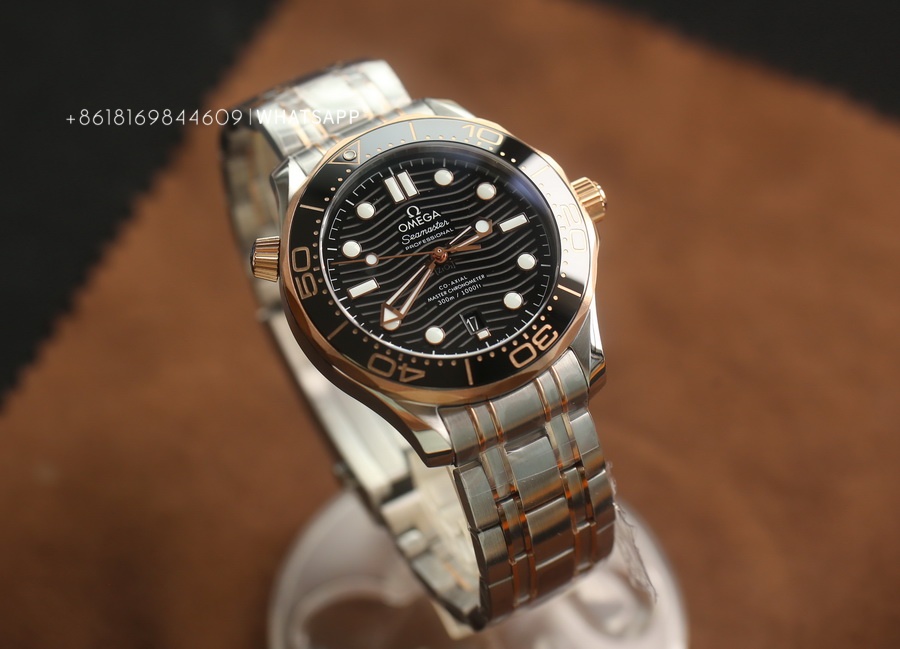 Introduction to the replica Omega Seamaster Diver 300 210.20.42.20.01.001 (two-tone) watch 第1张
