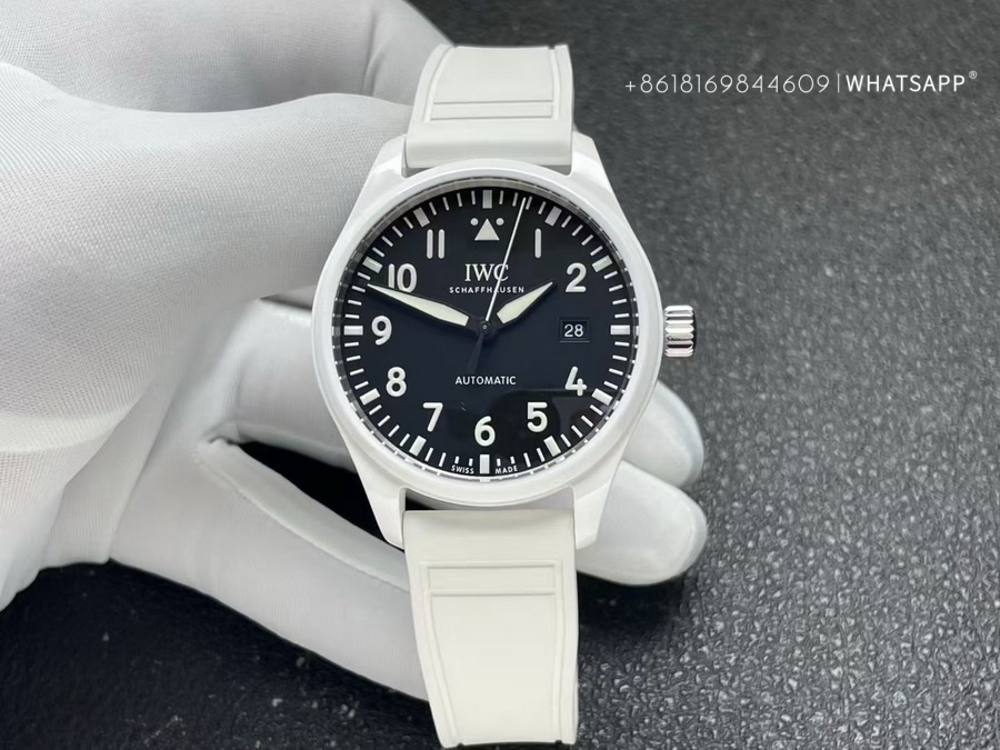 IWC Pilot’s Watch IW328104 Super Clone Replica 第1张