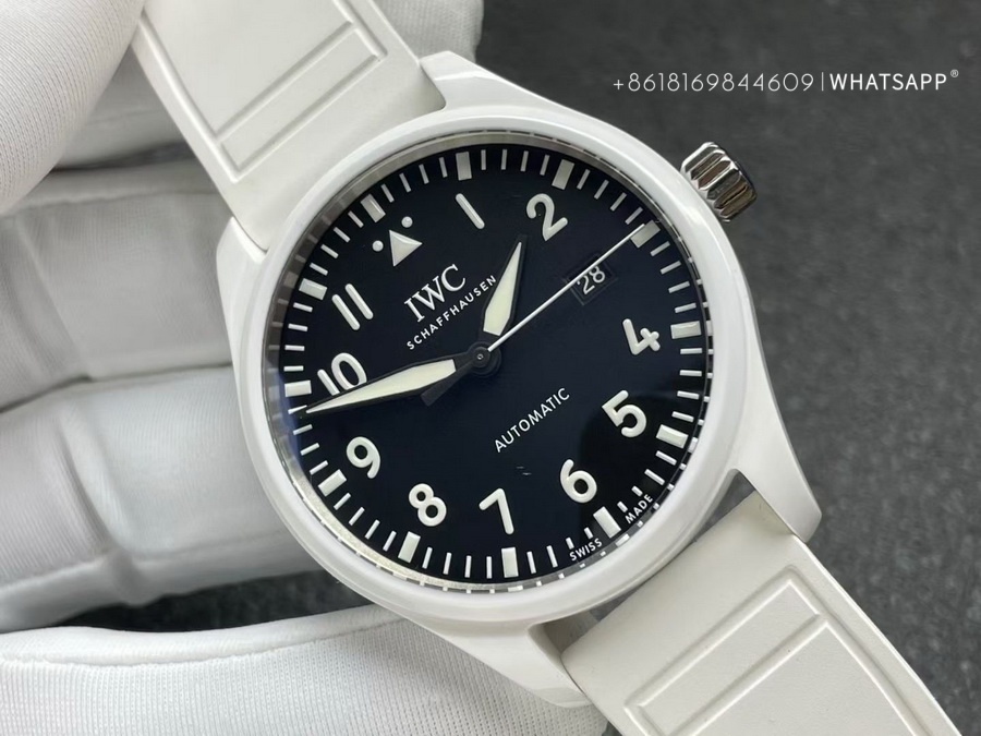 IWC Pilot’s Watch IW328104 Super Clone Replica 第2张