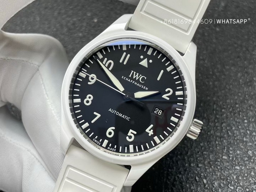IWC Pilot’s Watch IW328104 Super Clone Replica 第4张
