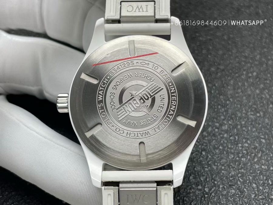 IWC Pilot’s Watch IW328104 Super Clone Replica 第5张