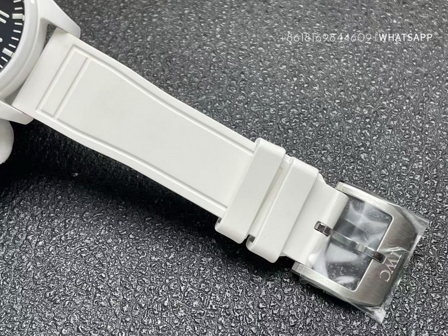 IWC Pilot’s Watch IW328104 Super Clone Replica 第9张