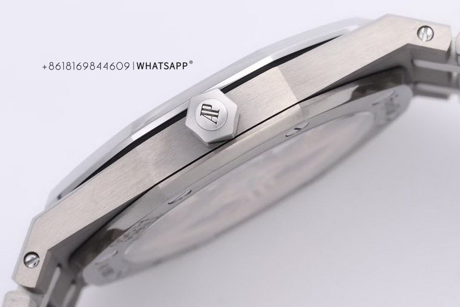 1:1 Replica Audemars Piguet Royal Oak “JUMBO” 16202XT.OO.1240XT.01 for Sale 第8张