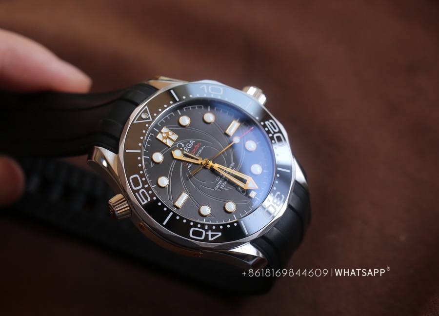 Top Replica Omega SEAMASTER DIVER 300M 210.22.42.20.01.003 James Bond 007 Limited Edition for Sale: 第4张
