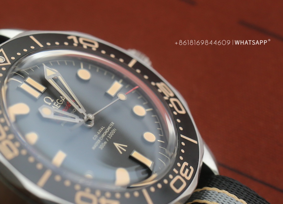 VS factory Omega Seamaster series 210.90.42.20.01.001 (007 version watch) 第8张