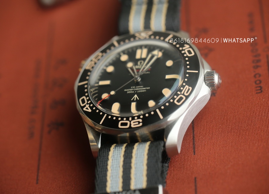 VS factory Omega Seamaster series 210.90.42.20.01.001 (007 version watch) 第4张