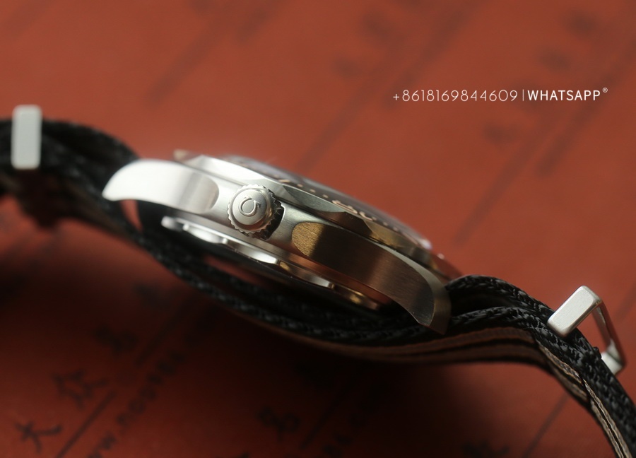 VS factory Omega Seamaster series 210.90.42.20.01.001 (007 version watch) 第11张