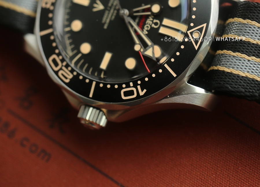 VS factory Omega Seamaster series 210.90.42.20.01.001 (007 version watch) 第7张