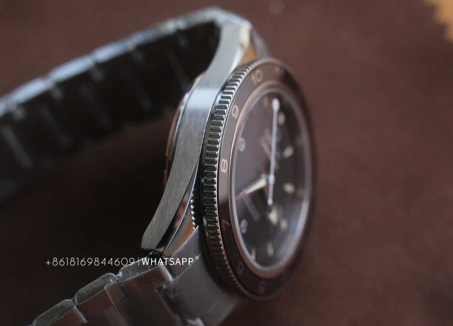 Review of VS Factory Omega Seamaster 007 Spectre Limited Edition Watch 第8张