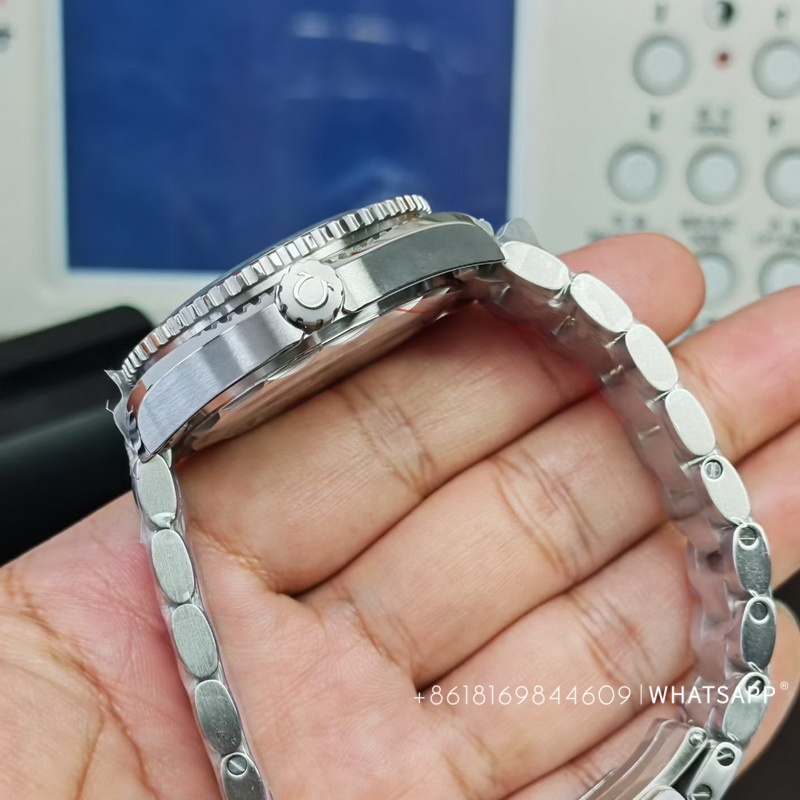 Replica Omega SEAMASTER PLANET OCEAN 215.30.40.20.03.002 for Sale 第7张