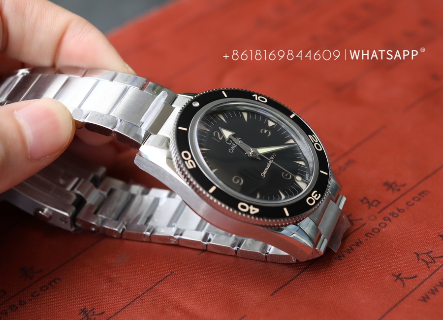 Omega Seamaster 300 MASTER 233.30.41.21.01.001 Replica Watch Sales by VS Factory 第4张
