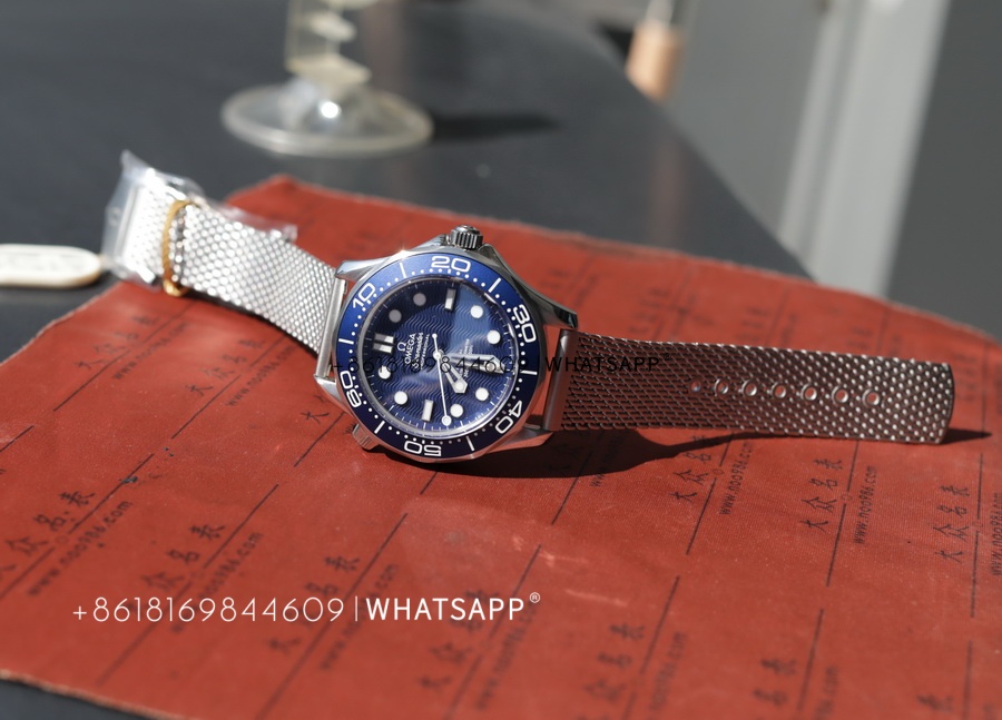 vs Factory Omega Seamaster 300 60th James Bond 007 Special Edition Review 第7张