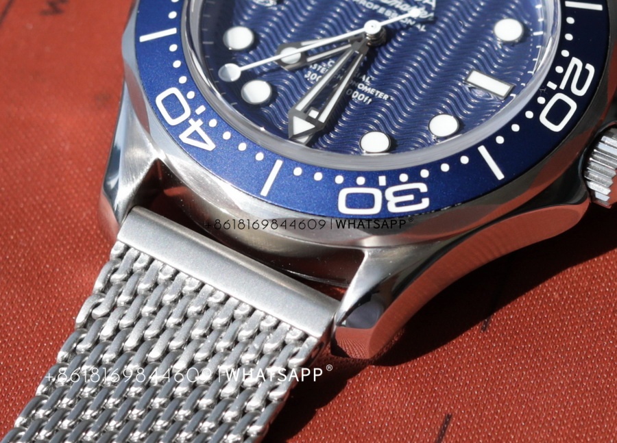 vs Factory Omega Seamaster 300 60th James Bond 007 Special Edition Review 第10张
