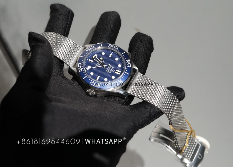 vs Factory Omega Seamaster 300 60th James Bond 007 Special Edition Review 第2张