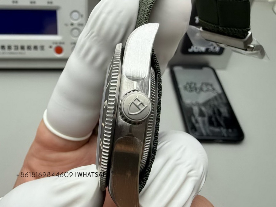 Super Clone Tudor PELAGOS FXD GMT Watch for Sale (M2542G257NU-0002) 第6张