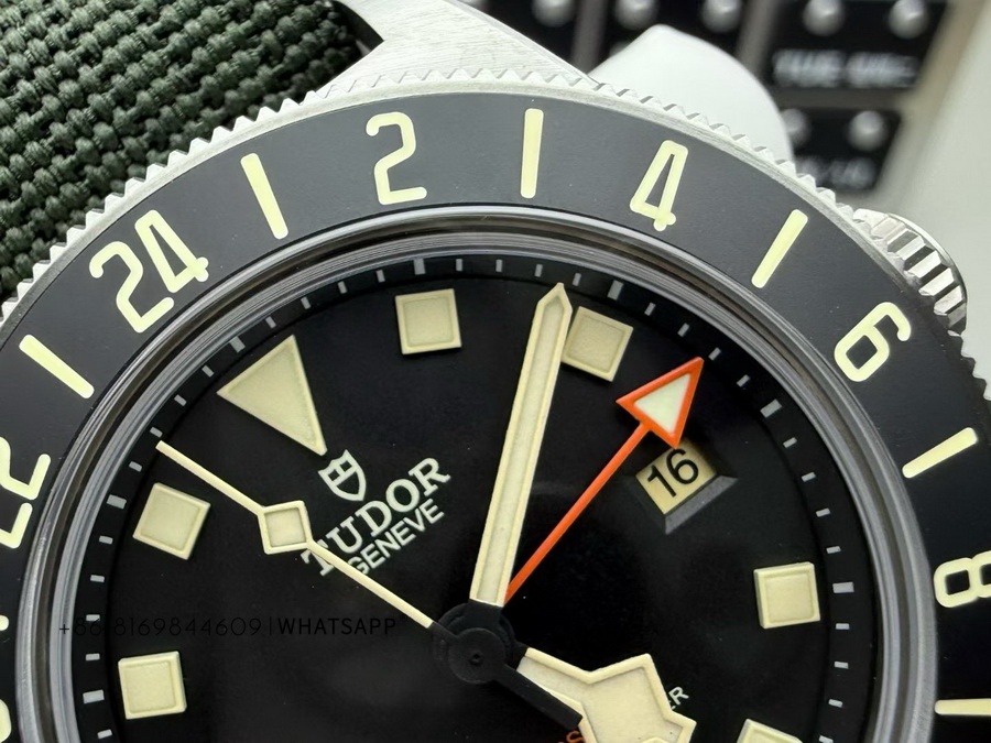 Super Clone Tudor PELAGOS FXD GMT Watch for Sale (M2542G257NU-0002) 第4张