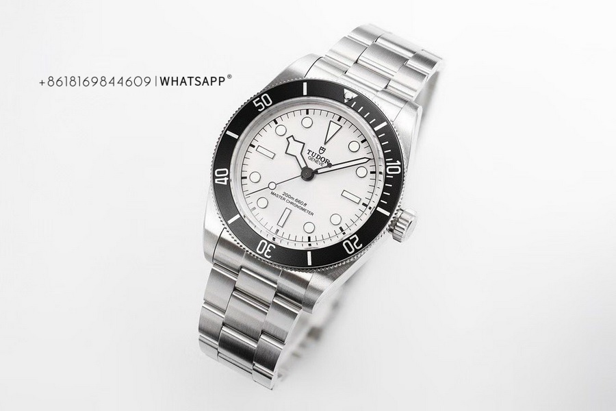AAA Replica Tudor M7943A1A0NU-0002 BLACK BAY 68 for Sale 第2张