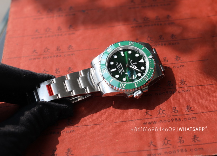 Introduction to the Top Replica of Rolex Green Submariner 116610LV-0002 by VS Factory 第9张
