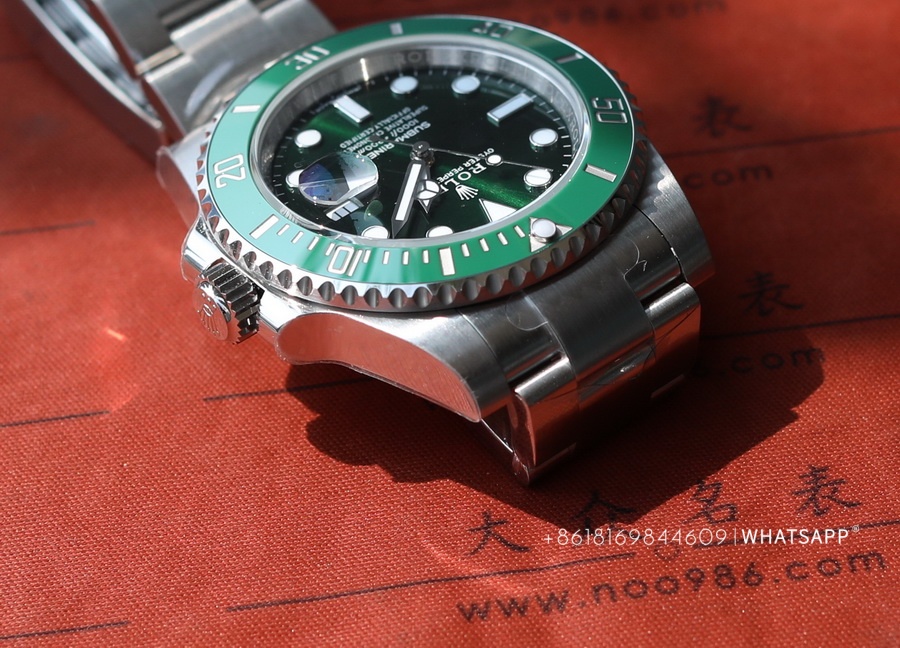 Introduction to the Top Replica of Rolex Green Submariner 116610LV-0002 by VS Factory 第7张
